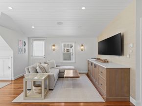 5 Seal Cove Ln, Hingham MA 02043