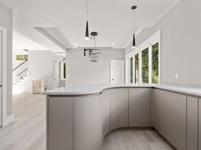 28 Wilson Cir 28, Newton MA 02461