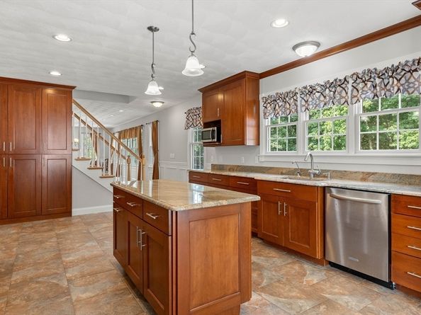 2 Dana Dr, Groveland MA 01834