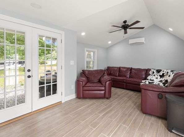 2 Dana Dr, Groveland MA 01834