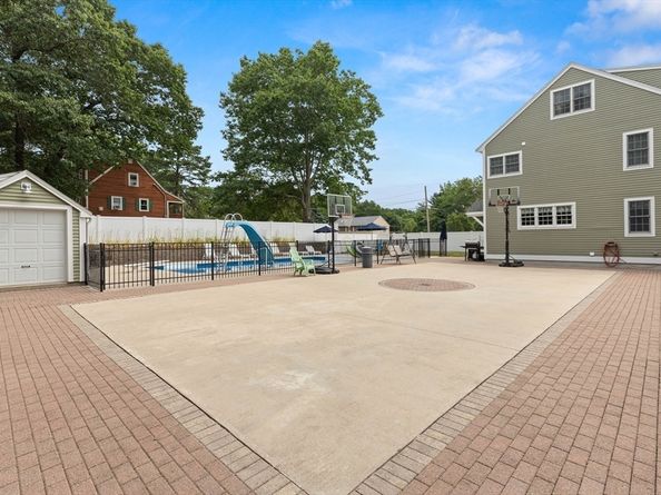 2 Dana Dr, Groveland MA 01834