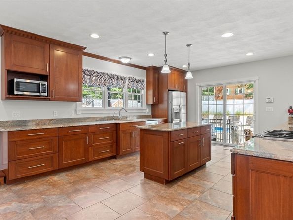 2 Dana Dr, Groveland MA 01834
