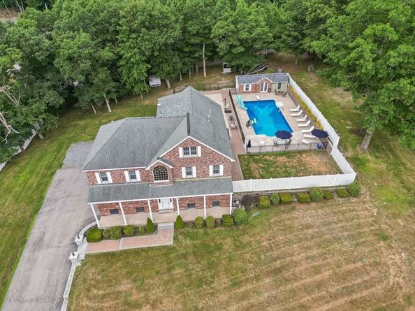 2 Dana Dr, Groveland MA 01834
