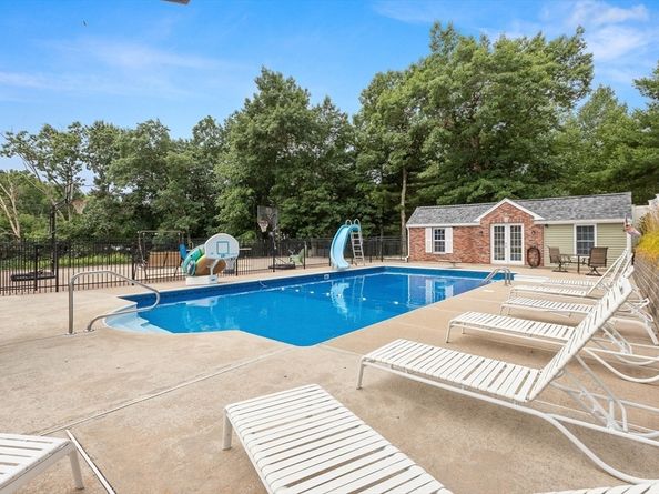 2 Dana Dr, Groveland MA 01834