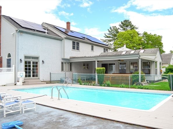 110 Mayflower Ridge Dr, Wareham MA 02571