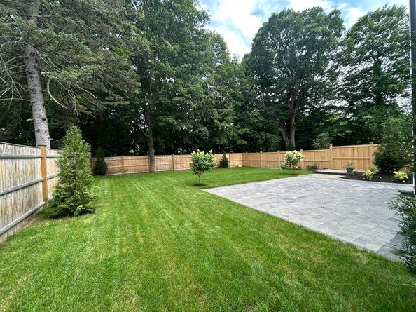 132 Hillside Ave 132, Needham MA 02494