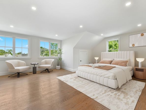 132 Hillside Ave 132, Needham MA 02494