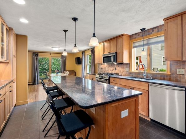 17 Northbriar Rd, Acton MA 01720
