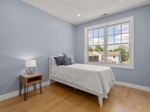 671 Boylston St 671, Newton MA 02459