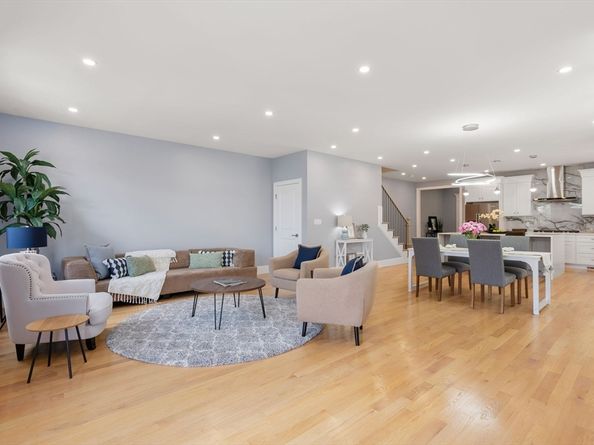 671 Boylston St 671, Newton MA 02459