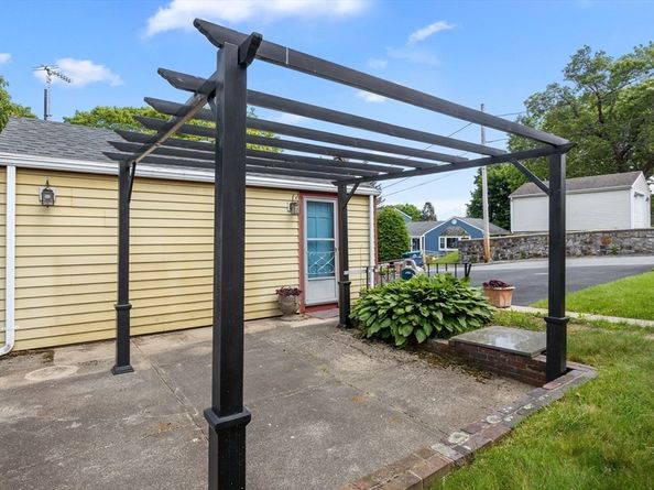 141 Hobart St, Braintree MA 02184