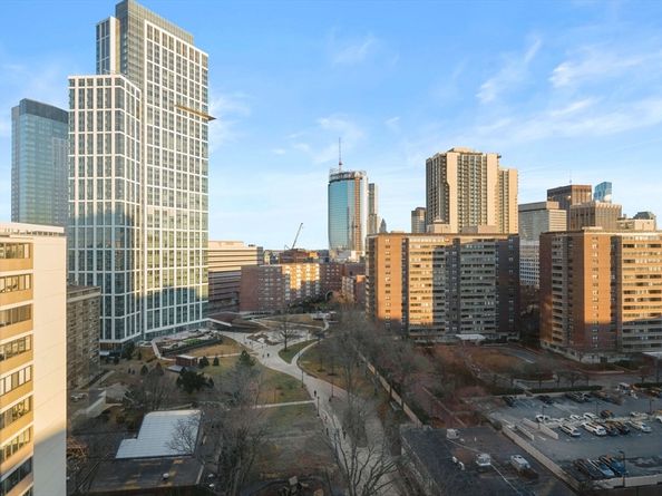 8 Whittier Place 17E, Boston MA 02114