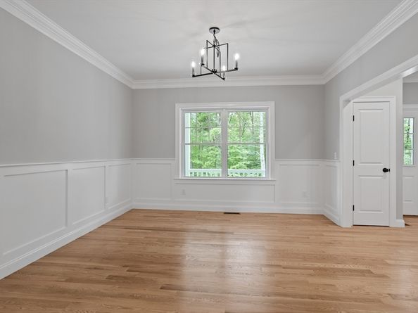 3 Colonel Rolls Dr, Westford MA 01886