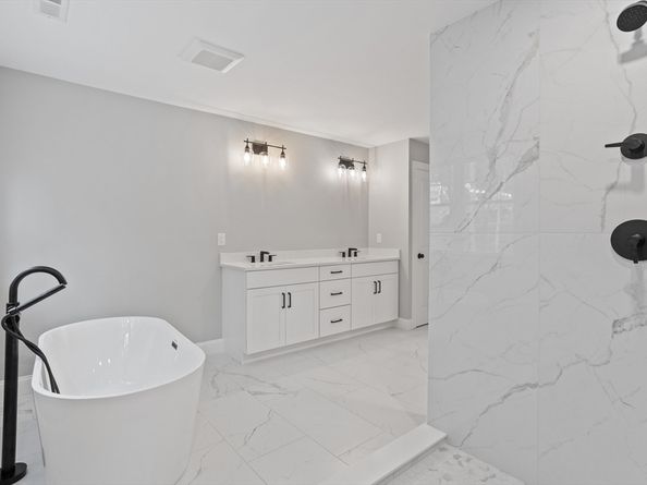 3 Colonel Rolls Dr, Westford MA 01886