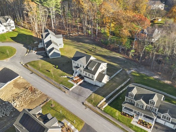 3 Colonel Rolls Dr, Westford MA 01886