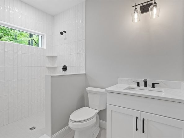 3 Colonel Rolls Dr, Westford MA 01886