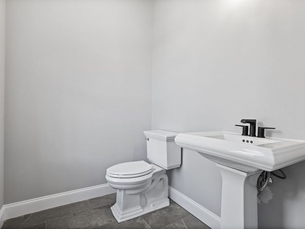 3 Colonel Rolls Dr, Westford MA 01886