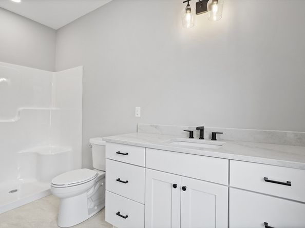 3 Colonel Rolls Dr, Westford MA 01886