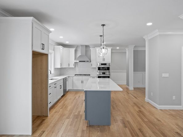 3 Colonel Rolls Dr, Westford MA 01886