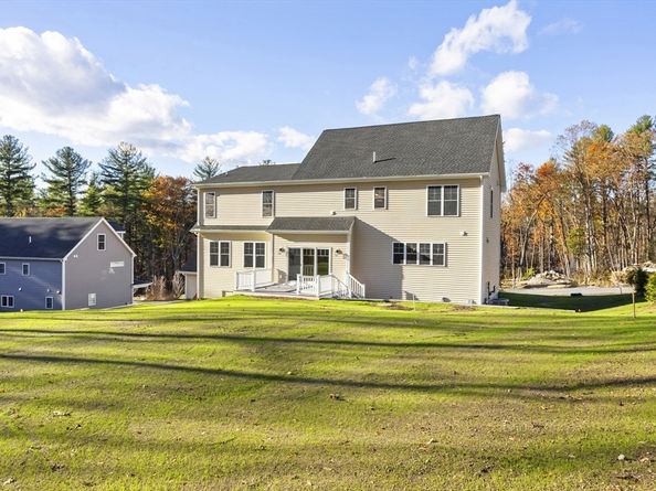 3 Colonel Rolls Dr, Westford MA 01886