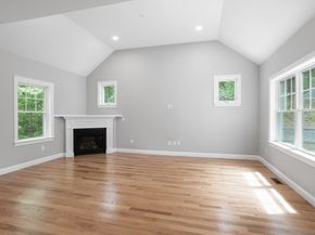 3 Colonel Rolls Dr, Westford MA 01886