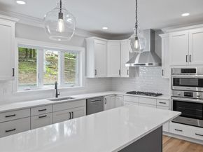 3 Colonel Rolls Dr, Westford MA 01886