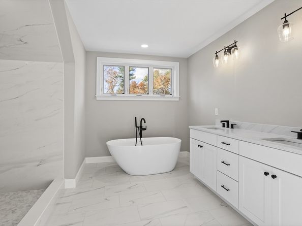 3 Colonel Rolls Dr, Westford MA 01886