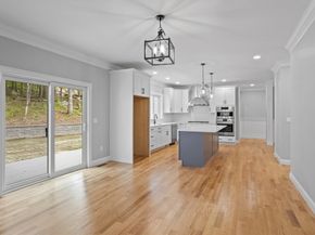 3 Colonel Rolls Dr, Westford MA 01886