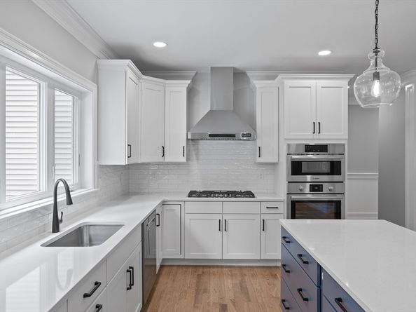 3 Colonel Rolls Dr, Westford MA 01886