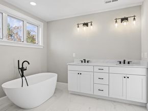 3 Colonel Rolls Dr, Westford MA 01886