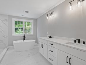 3 Colonel Rolls Dr, Westford MA 01886