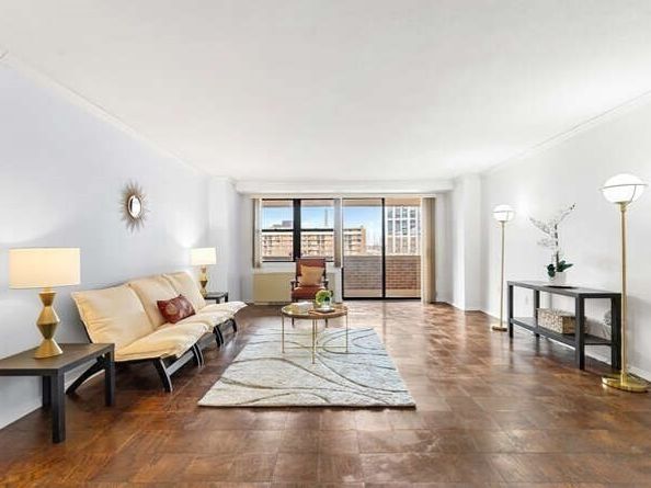 2 Hawthorne Pl 6D, Boston MA 02114