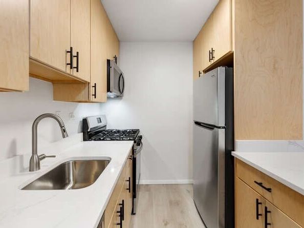 2 Hawthorne Pl 6D, Boston MA 02114