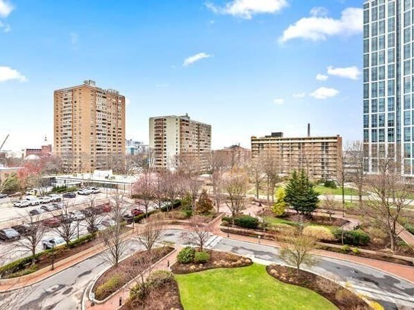 2 Hawthorne Pl 6D, Boston MA 02114