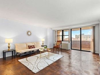 2 Hawthorne Pl