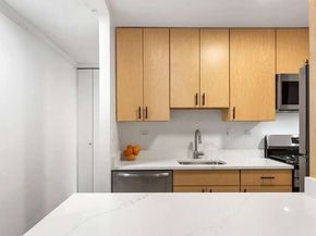 2 Hawthorne Pl 6D, Boston MA 02114