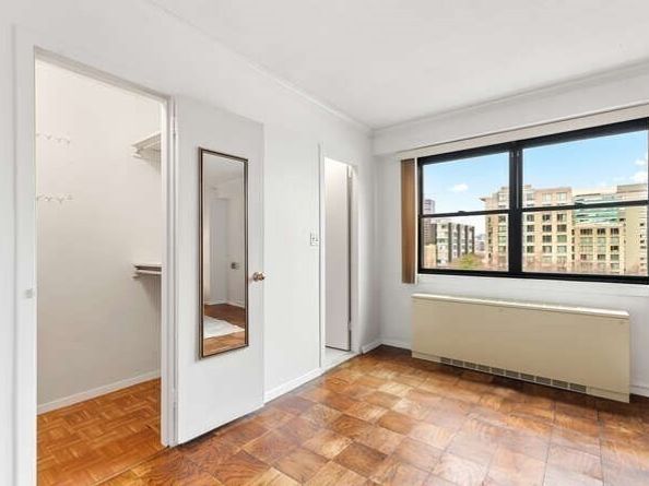 2 Hawthorne Pl 6D, Boston MA 02114