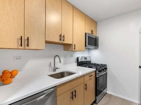 2 Hawthorne Pl 6D, Boston MA 02114