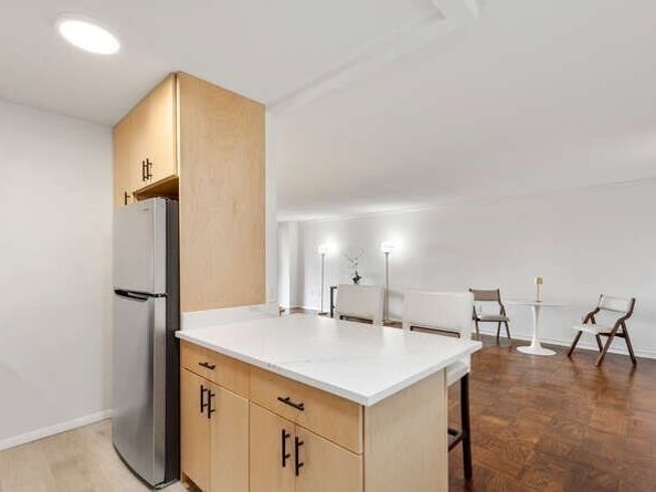2 Hawthorne Pl 6D, Boston MA 02114