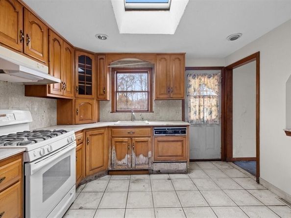 45 Union St, Weymouth MA 02190