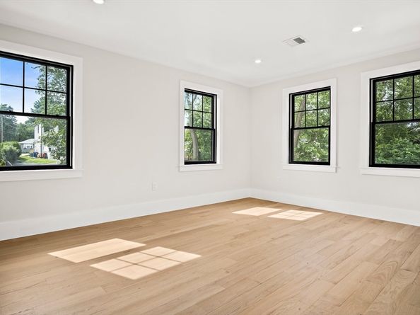 50 Summer A, Bedford MA 01730