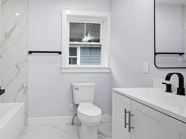 69 Readville St B, Boston MA 02136