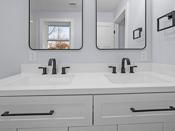 69 Readville St B, Boston MA 02136