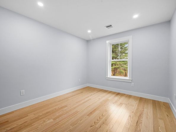 69 Readville St B, Boston MA 02136