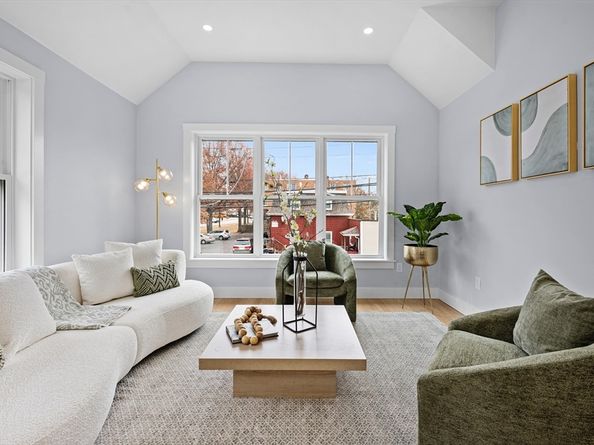 69 Readville St B, Boston MA 02136