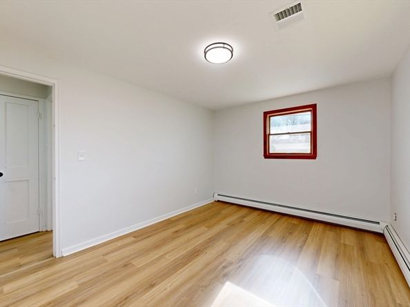 88 Roseen Road, Holbrook MA 02343