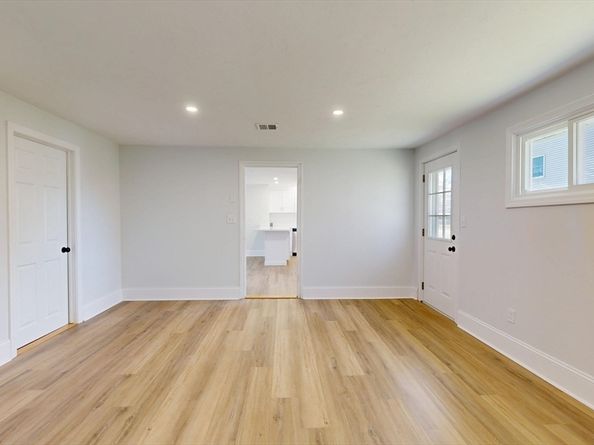 88 Roseen Road, Holbrook MA 02343