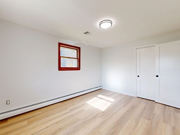 88 Roseen Road, Holbrook MA 02343