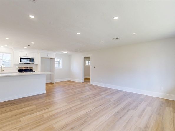 88 Roseen Road, Holbrook MA 02343