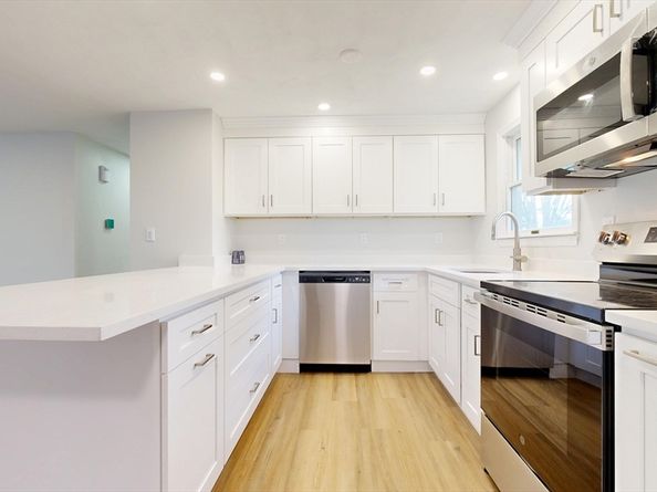 88 Roseen Road, Holbrook MA 02343